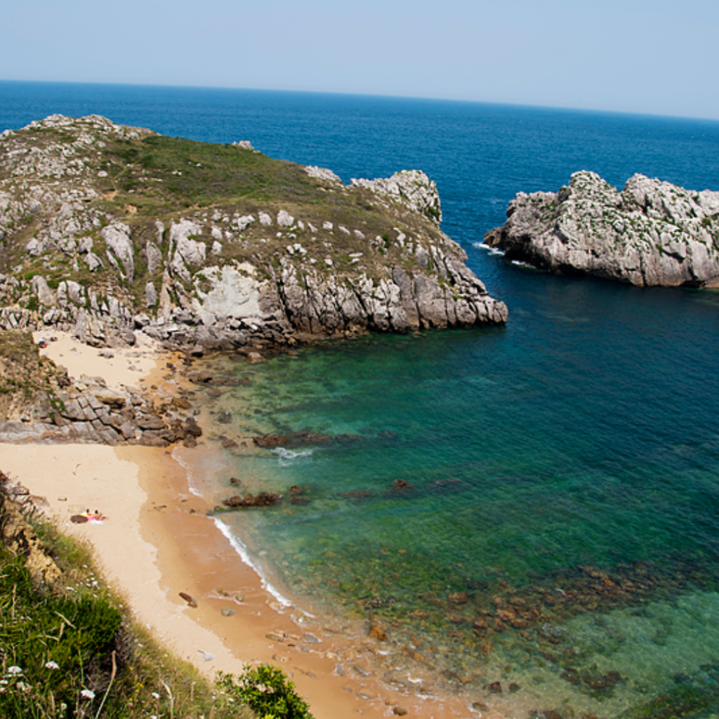 playa de somocuevas en la costa Cántabra