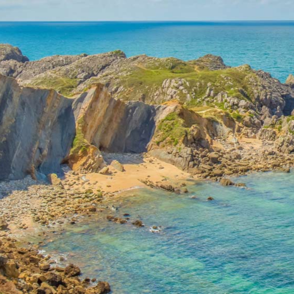 playa de somocuevas en la costa Cántabra