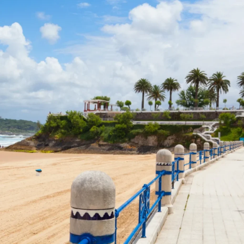 paseo de la playa del Sardinero en Cantabria