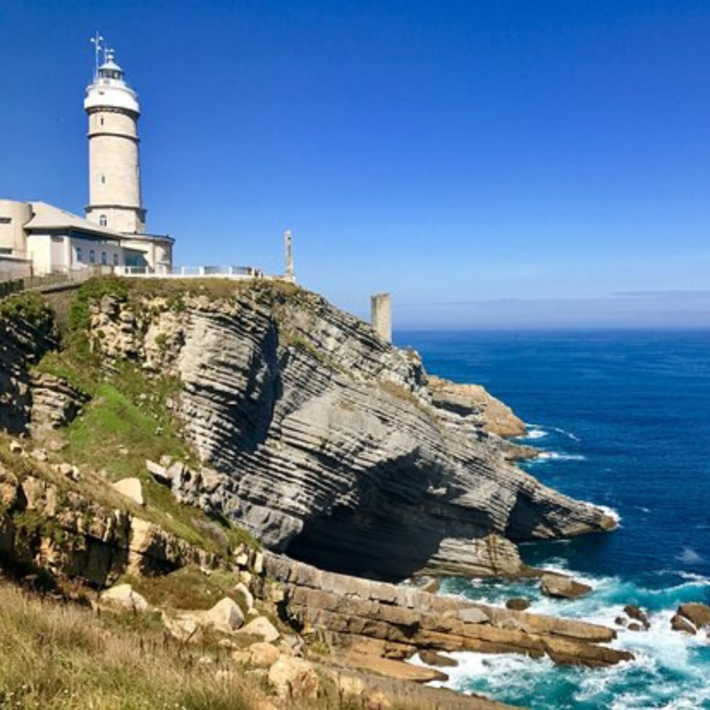 el faro de cabo mayor en Santander