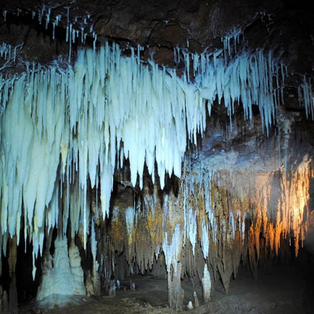 cuevas y formaciones geológicas en Cantabria